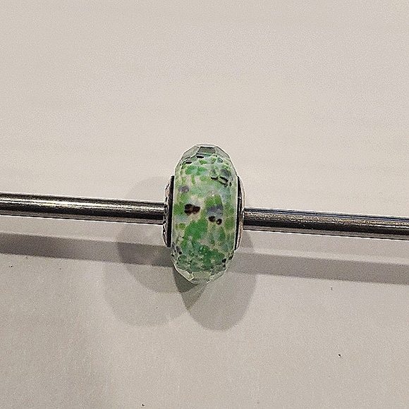 Authentic Pandora charm - Picture 1 of 3